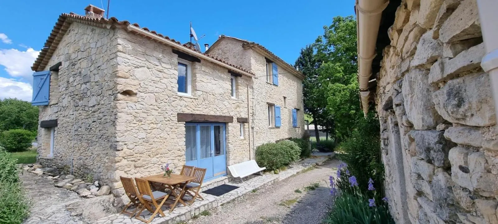 Maison Dans Un Endroit Paisible Sigonce